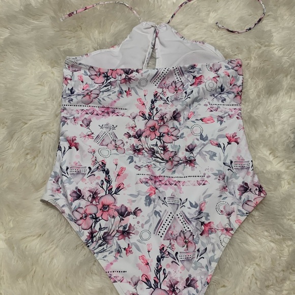 Floral one piece - Picture 2 of 2